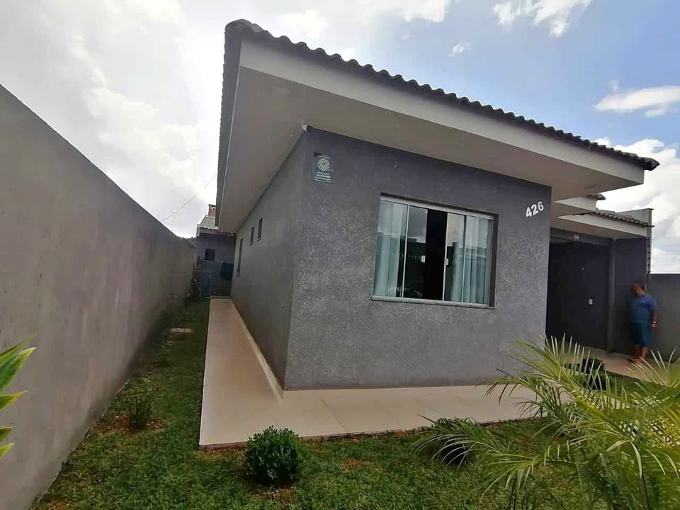 Vende casa sendo suíte 2 banheiro 3 quarto garagem pra 2 carro