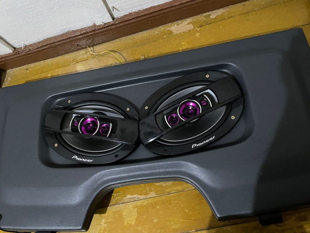 Tampão uno Vivace com 6×9 novo Pioneer 