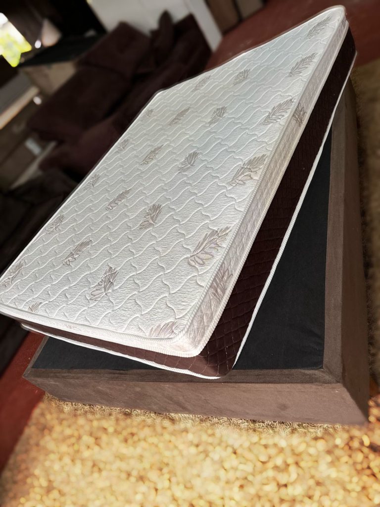 CAMA BOX CASAL SEMI NOVA