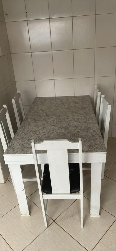 Mesa 5 cadeiras